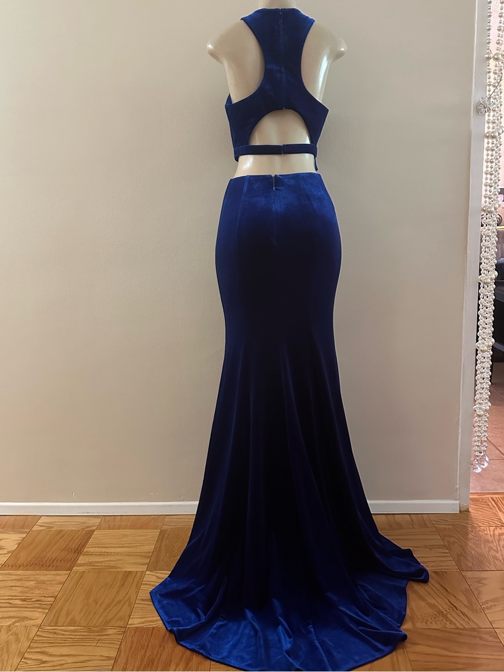 NWT La Femme 24599 Graceful High Neck Two Piece Velvet Gown Size 6. - Picture 4 of 9